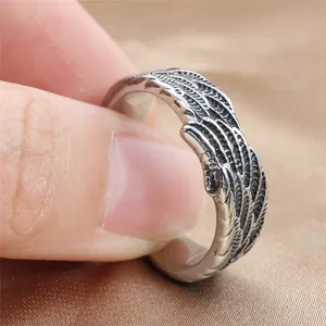 Retro punk roestvrijstalen veer ring met een vintage geoxideerde afwerking voor mannen