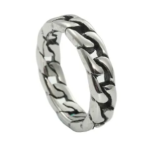 Vintage ασημί δαχτυλίδι κουβανέζικη αλυσίδα από τιτάνιο σε retro punk στυλ
