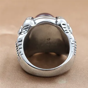 Vintage Drachenklaue-Ring aus Edelstahl mit einem kräftigen roten Zirkon-Edelstein