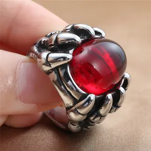 Edelstahlring im Punk-Stil mit Drachenkralle und großem ovalen roten Edelstein-Inlay
