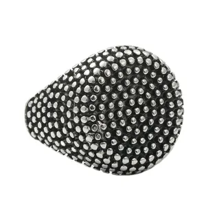 Retro punk roestvrijstalen ring met getextureerd zilveren kralenoppervlak