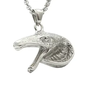 Gotische Cobra-Kopf-Halskette in Silber mit detaillierten Schuppen und quadratischer Kette
