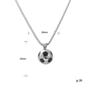 Fußball-Anhänger aus Edelstahl im Punk-Stil mit klassischer schwarz-weißer Textur