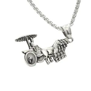 Collier vintage avec pendentif char à quatre chevaux en argent et chaîne à perles carrées