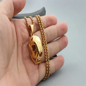 Collier avec pendentif crâne gothique en or et chaîne maille vénitienne pour homme