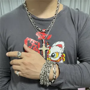 Collar hombre colgante cruz acero inoxidable plateado con cadenas cubanas estilo punk