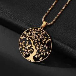 Collier avec pendentif Arbre de Vie doré ajouré et chaîne sur fond de cuir noir texturé