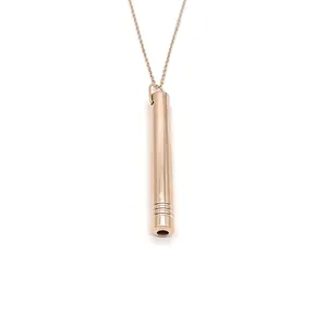 Collar con colgante de silbato de respiración en oro rosa pulido estilo moderno