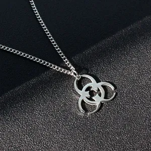 Collier avec pendentif totem biohazard en acier inoxydable argenté style punk