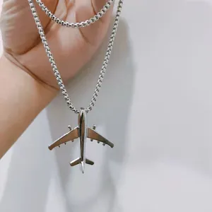 Collana con ciondolo a forma di aereo in acciaio inossidabile lucido e catena a scatola