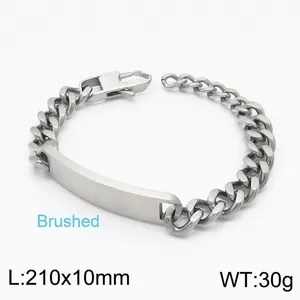 Détail macro du bracelet ID en acier brossé avec chaîne de 10mm et fermoir mousqueton