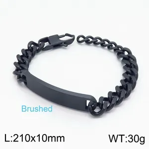 Détail du bracelet gourmette en acier inoxydable noir mat avec plaque d'identification