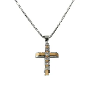Collana con ciondolo a croce punk da uomo in acciaio bicolore e pietre di zircone