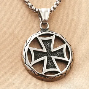 Collier Pendentif Croix de Fer Creuse en Acier Inoxydable Vintage Bijoux en Argent Punk Rétro pour Hommes Femmes Cadeau