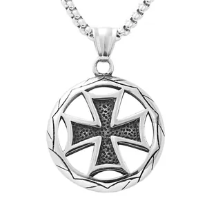 Collier avec pendentif croix de fer punk rétro en acier inoxydable argenté pour hommes et femmes