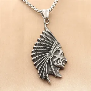 Collana con Ciondolo Testa di Capo Indiano in Acciaio Inossidabile Vintage per Uomo Ciondolo Ritratto Copricapo di Piume Retro Punk Gioielli Hip Hop