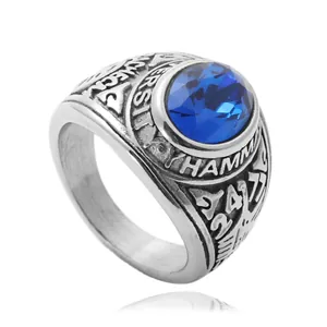 Retro roestvrijstalen ring met grote ovale blauwe edelsteen en zijgravures op de band