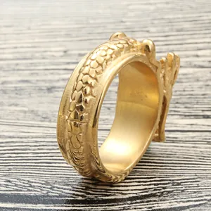 Vintage punk drakenring in goud roestvrij staal met gedetailleerde drakenschubben