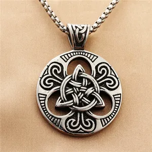 Collar con colgante de nudo celta retro de acero inoxidable en plata envejecida hombre