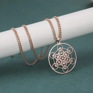 Collier avec pendentif Cube de Métatron or rose, géométrie sacrée avec détails ajourés