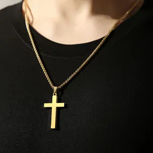 Collier croix en acier inoxydable doré poli avec chaîne blé élégante pour hommes