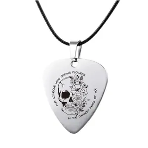 Collier avec pendentif médiator en acier inoxydable, motif crâne et fleurs