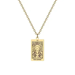 Détails du collier en acier inoxydable doré avec pendentif gravé de la carte tarot l'Amoureux