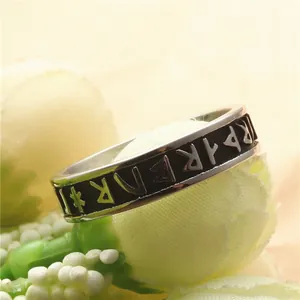Bague runique viking vintage en acier titane avec émail noir pour hommes et femmes