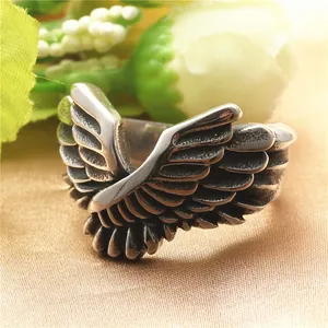 Retro eagle wing ring in vintage silver finish with detailed oxidized steel feathers