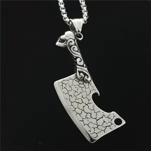 Pendentif couperet punk en acier inoxydable avec crâne et lame texturée sur chaîne