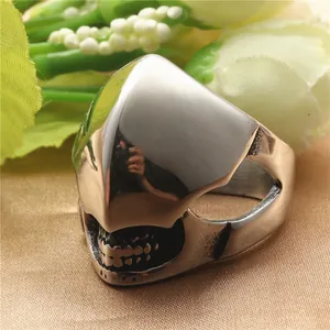Anello punk retrò in acciaio inossidabile argentato con maschera da guerriero alieno