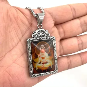 Collar con colgante Guanyin de acero de titanio con pintura colorida y marco plateado