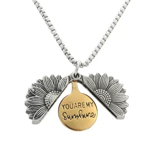 Pendentif tournesol ouvrant en acier avec gravure You Are My Sunshine