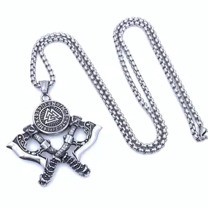 Collier hache Viking Odin avec symbole Valknut et runes sur une chaîne vintage