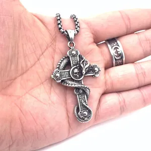 Colgante de dragón en acero de titanio punk gótico con cruz serpiente y cráneo