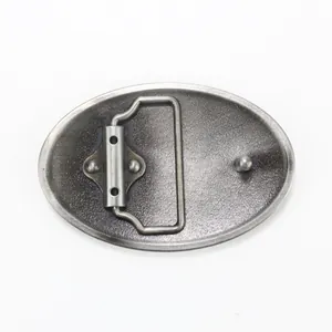Detailopname van ovale riemgesp van zinklegering met pin en D-ring bevestiging