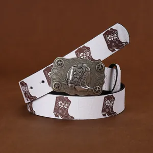 Ceinture vintage blanche style western avec boucle bottes de cowboy et motifs floraux