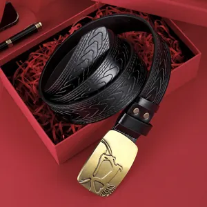 Ceinture pour homme en cuir noir avec boucle aigle dorée dans un coffret cadeau rouge