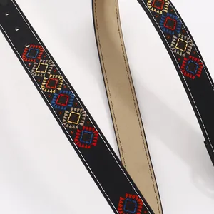Ceinture bohème vintage avec broderies florales colorées sur cuir noir de haute qualité