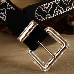 Retro embroidered belt with ethnic floral pattern and sparkling diamond-set gold buckle