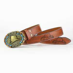 Detalle del cinturón western de PU con hebilla grande de sombrero vaquero y cuentas turquesa