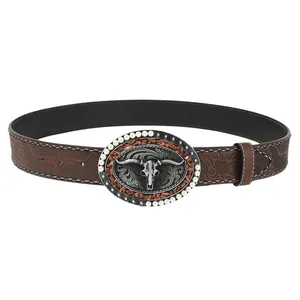 Cintura western in pelle marrone con goffratura floreale e grande fibbia a teschio toro