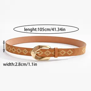 Cintura in pelle marrone con fibbia dorata, ricami geometrici e misure dettagliate