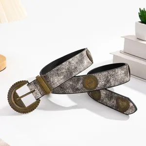 Ceinture bohème en cuir argenté avec boucle vintage et détails en métal en forme de cœur