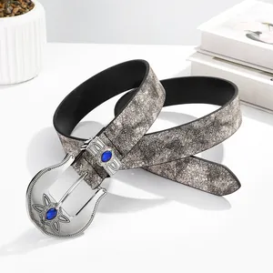 Cintura vintage argento metallizzato con fibbia western e pietra preziosa blu