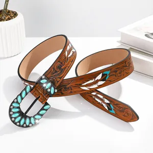 Boheemse leren riem met verenprint en turquoise hoefijzer gesp in western stijl ontwerp
