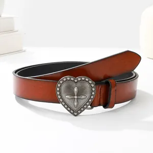 Ceinture vintage en cuir marron pour jeans avec boucle cœur et détail de croix