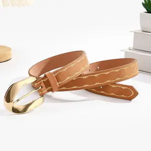 Ceinture marron pour femmes avec broderie dorée et boucle métallique minimaliste