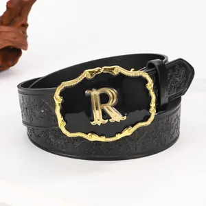 Vintage zwarte leren herenriem met reliëfpatroon en een gouden letter R gesp