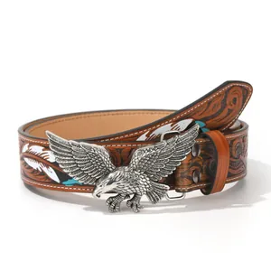 Cintura vintage in pelle marrone con motivi floreali a rilievo e fibbia aquila d'argento